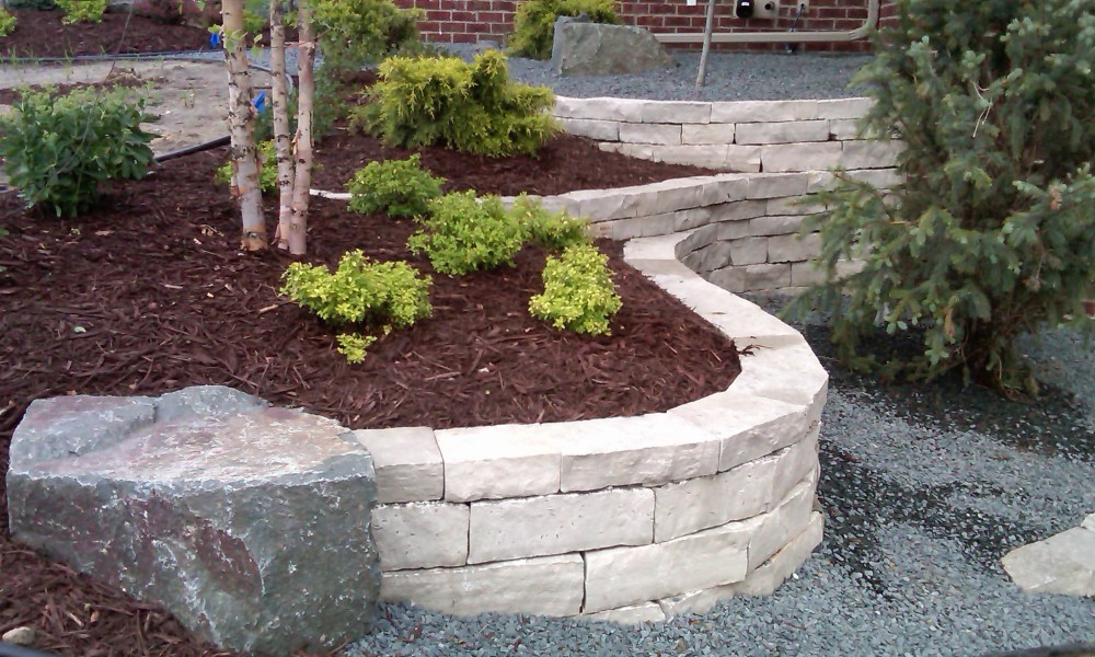 Lawn and landscape border installation in Rochester MN